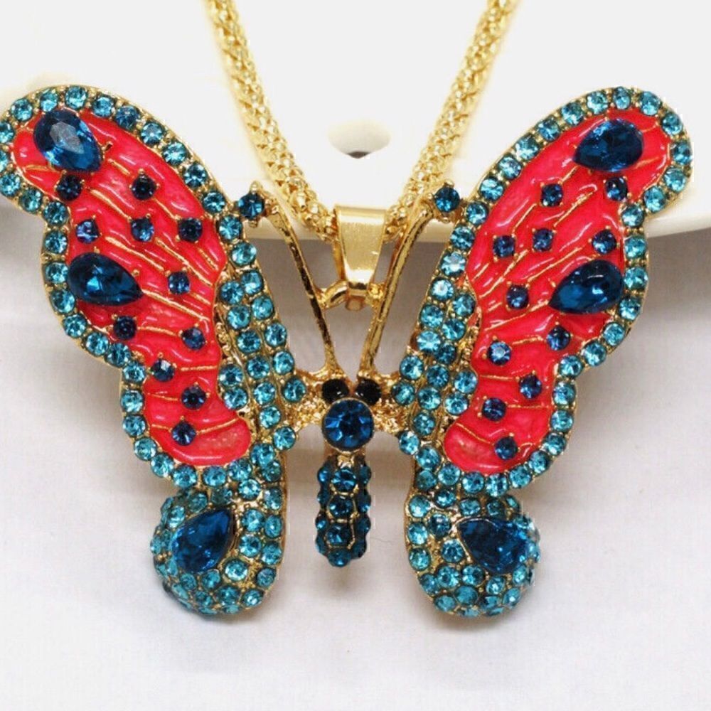 🦋 Betsey Johnson stunning & sparkling butterfly pendant necklace 🦋